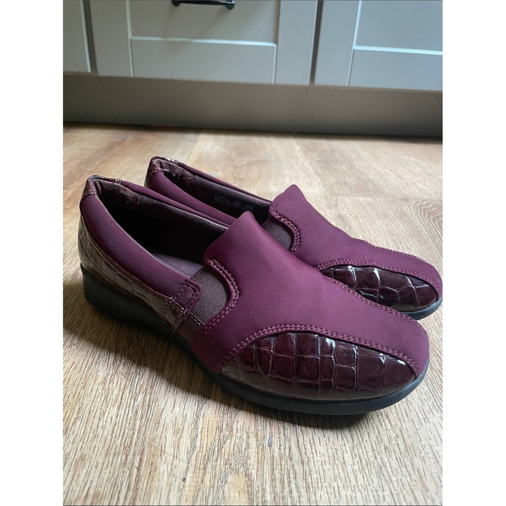 Clarks Slip On Loafers Croc Embossed Burgundy Comfort Shoes 8.5 Walking